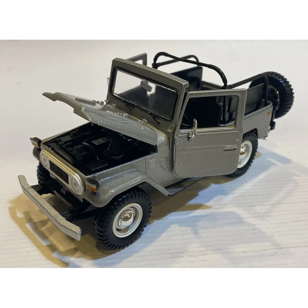 Carro Colección  Toyota land cruiser Fj40 1/24 1