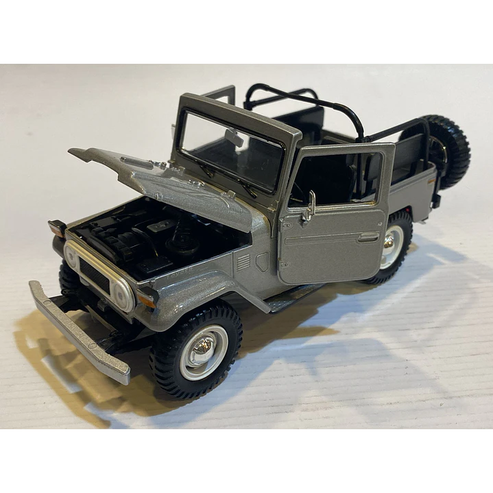 Carro Colección  Toyota land cruiser Fj40 1/24 1