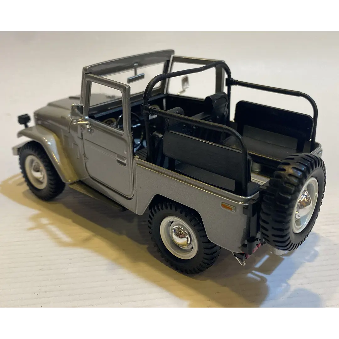 Carro Colección  Toyota land cruiser Fj40 1/24 2