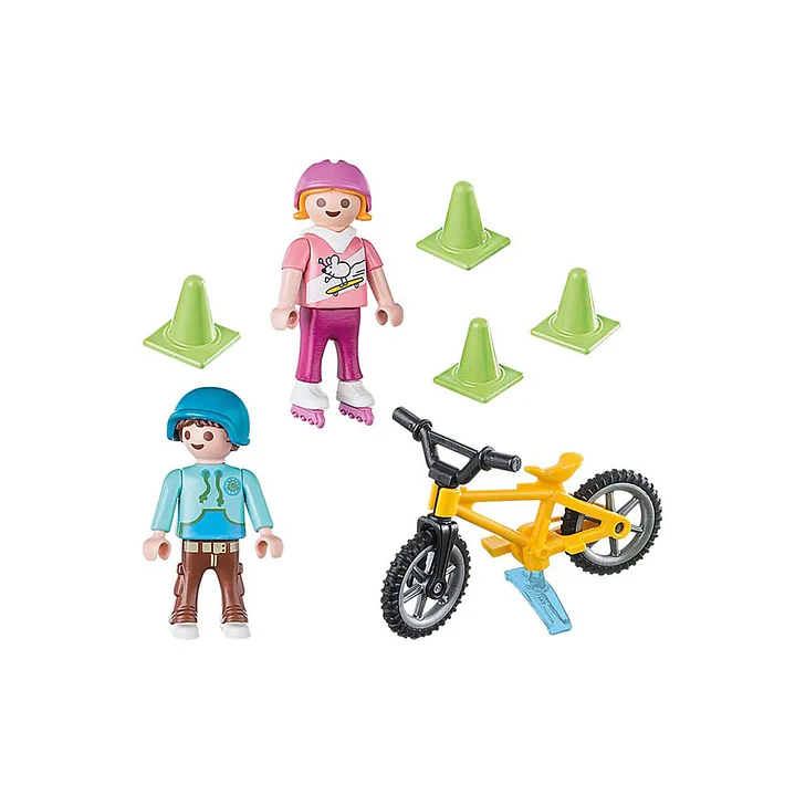  Niño Bicicleta Y Niña En Patines  1