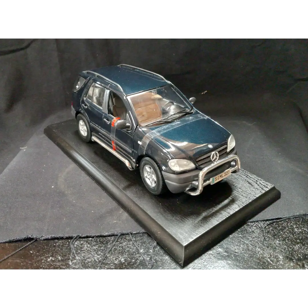 Carro Colección  No Nuevo Mercedes benz ml 320 1997 1/18 2