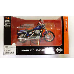  Moto  Harley Davidson Dyna Street 1/18