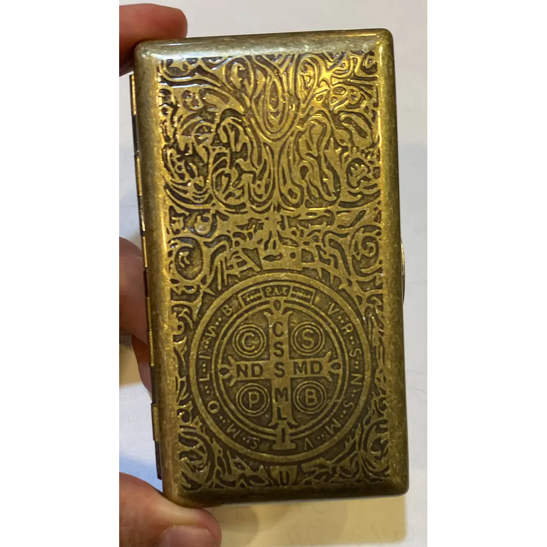 Cigarrera - pitillera en bronce, medalla de San Benito 1