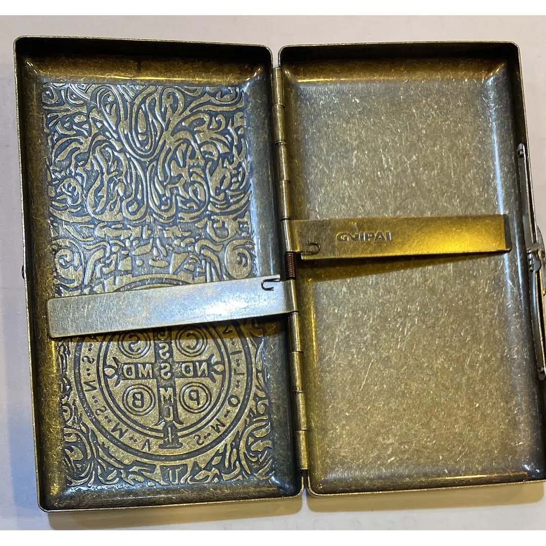 Cigarrera - pitillera en bronce, medalla de San Benito 2