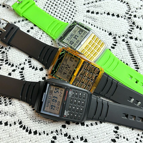 Reloj con calculadora multifunción deportiva digital.