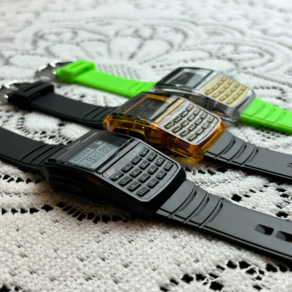 Reloj con calculadora multifunción deportiva digital. 3