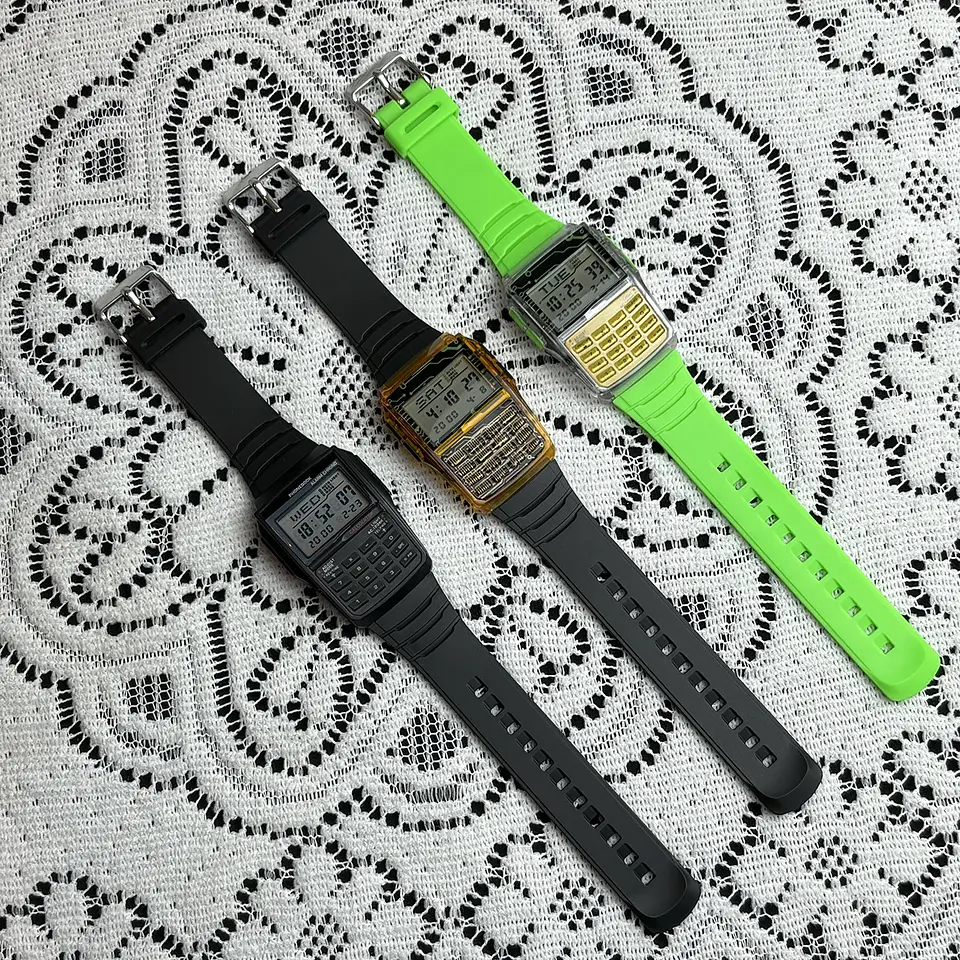 Reloj con calculadora multifunción deportiva digital. 10