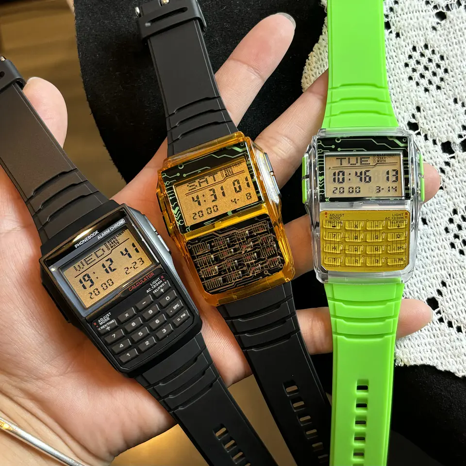 Reloj con calculadora multifunción deportiva digital. 12