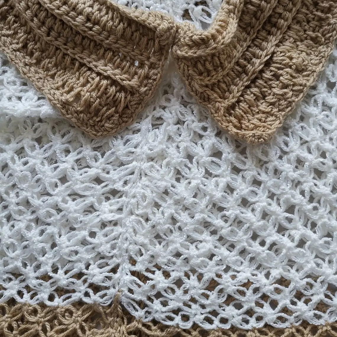 Ruana Colores Café / Blanco Doble Tejido a Mano Estrella 4