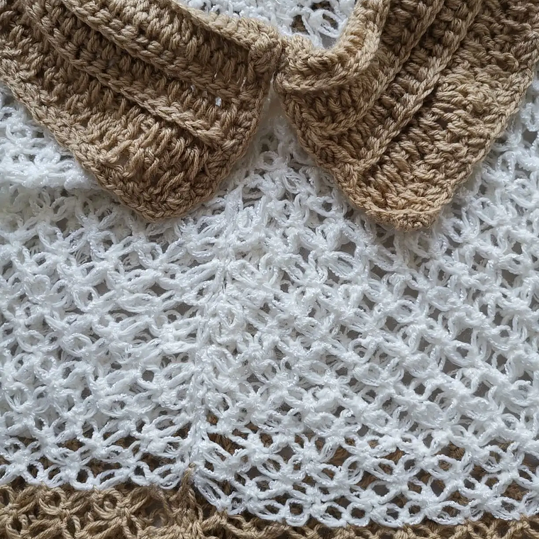 Ruana Colores Café / Blanco Doble Tejido a Mano Estrella 4