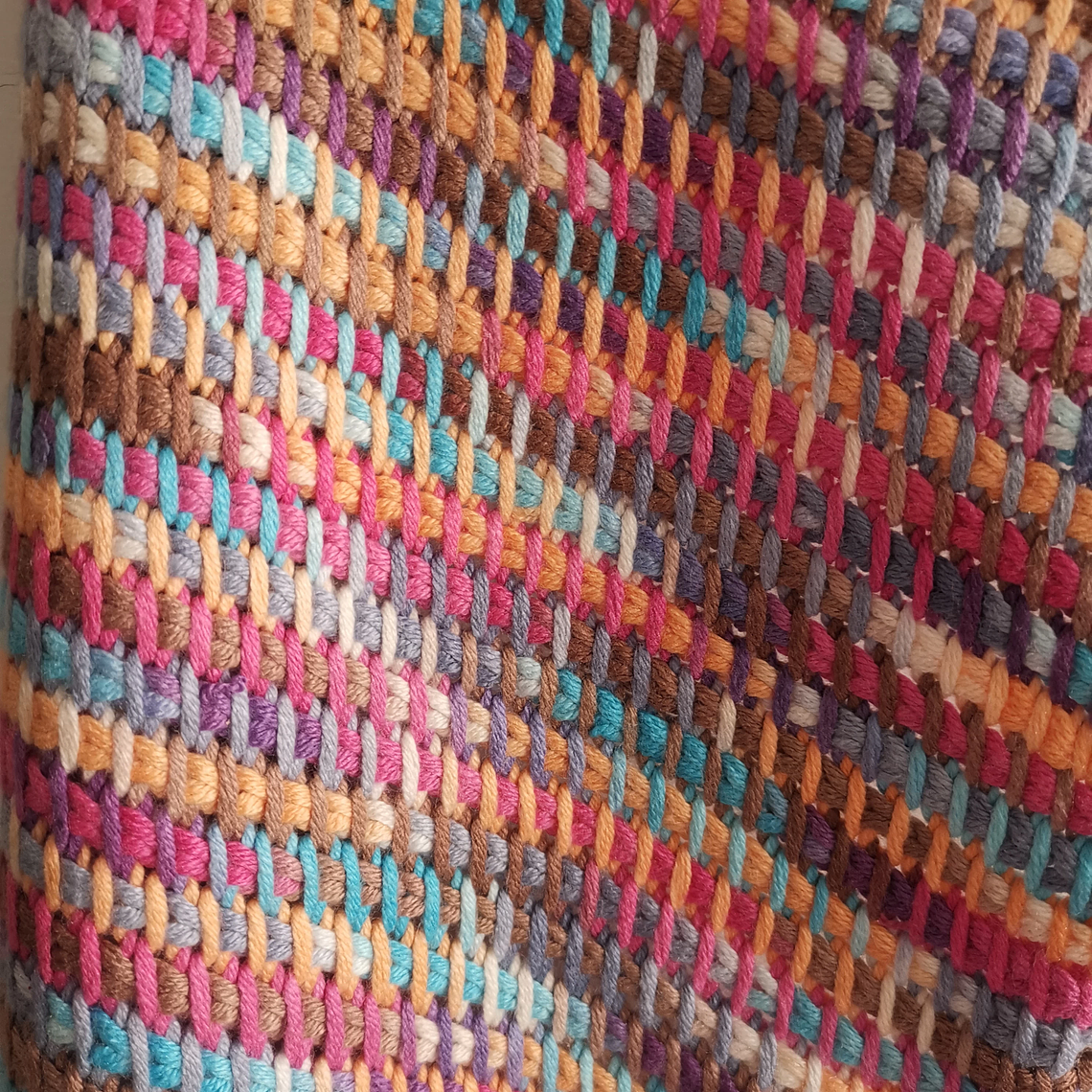 Bufandas Artesanales Colombianas Tejidas a Mano – Calidez, Color y Tradición 4