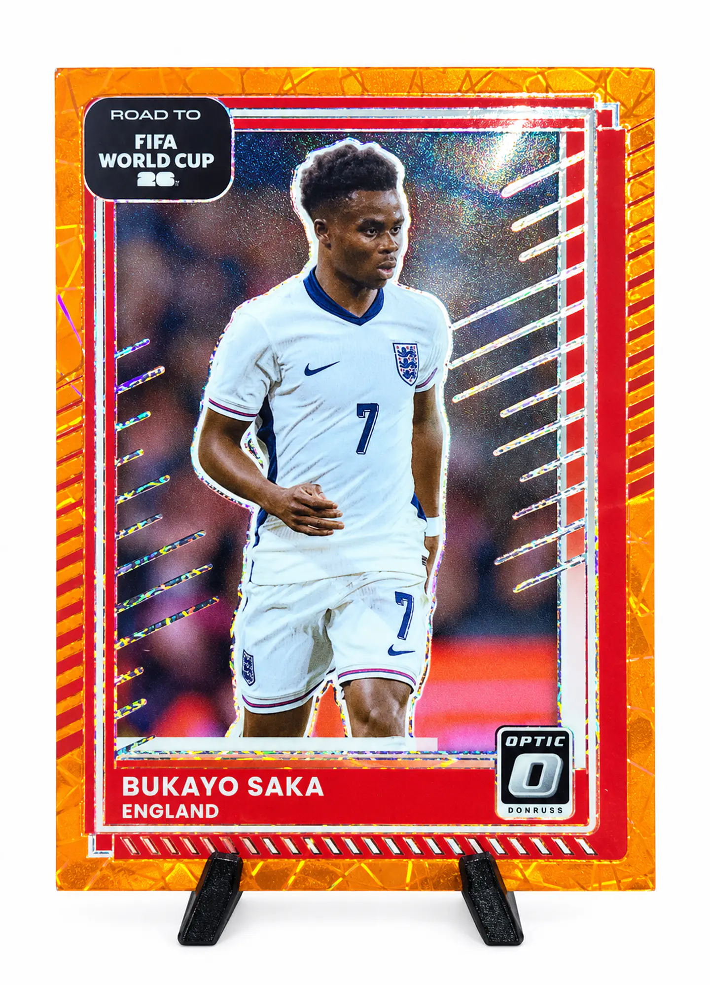 Bukayo Saka – Orange Velocity #65, 018/199 | Donruss Road to FIFA World Cup 2025-26 1