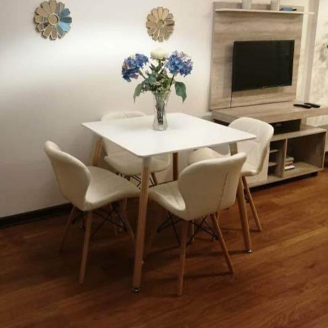 Comedor Montreal cuadrado 80x80 cm con 4 Sillas Mariposas Rubik 1