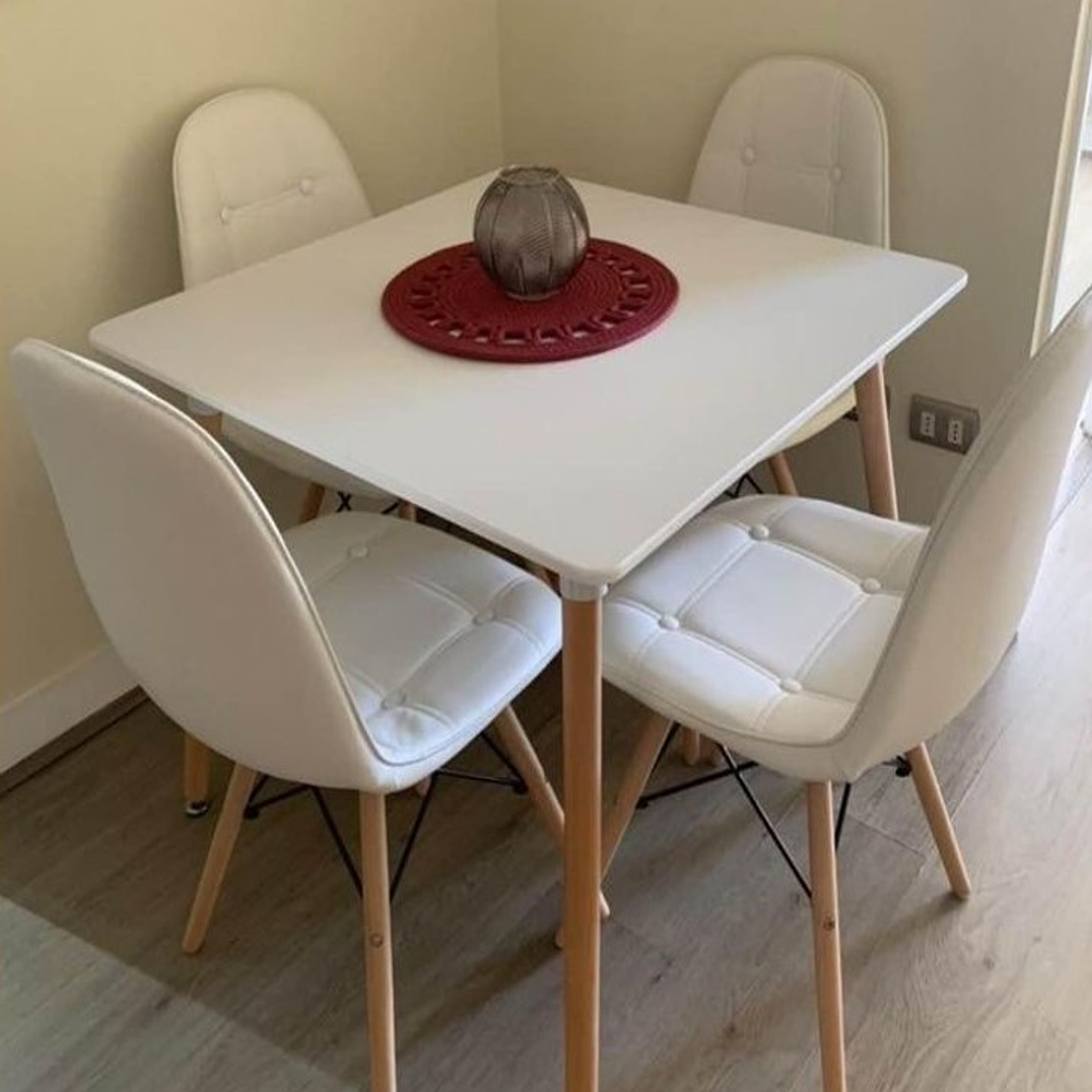 Comedor Toronto cuadrado blanco con 4 Sillas Buckle 1