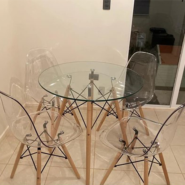 Comedor Napoles redondo vidrio 80 cm con 4 Sillas Eames transparentes  2