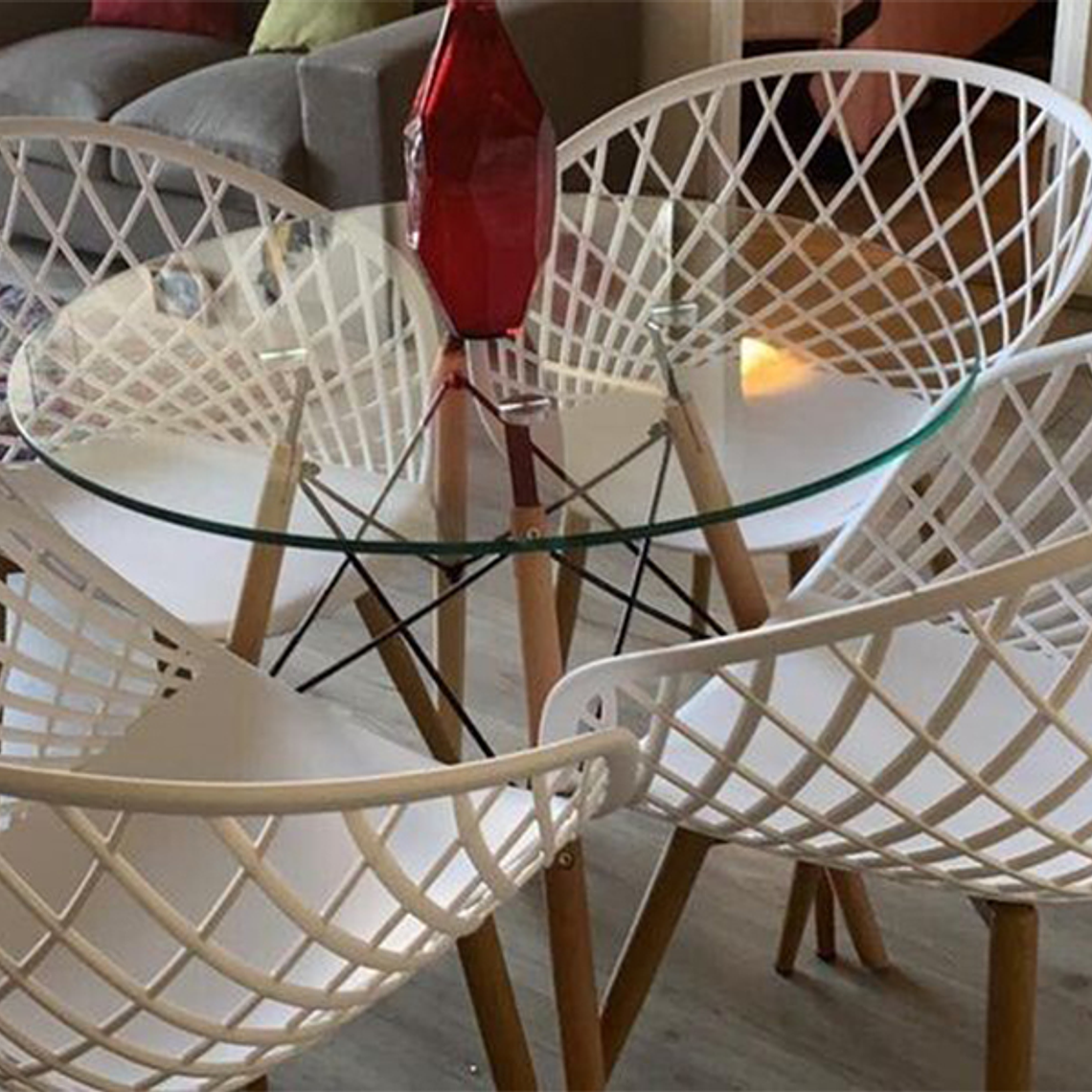 Comedor Mesh redondo vidrio 80 cm y 4 Butacas Mesh 1
