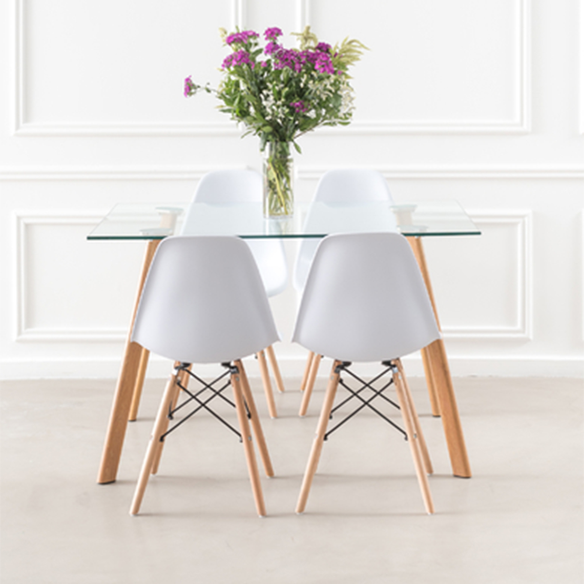 Comedor Atlanta rectangular vidrio 140x80 cm con 4 Sillas Eames 1