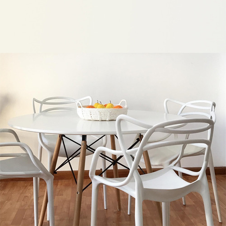 Comedor Derby redondo blanco 100 cm con 4 Sillas Master 1