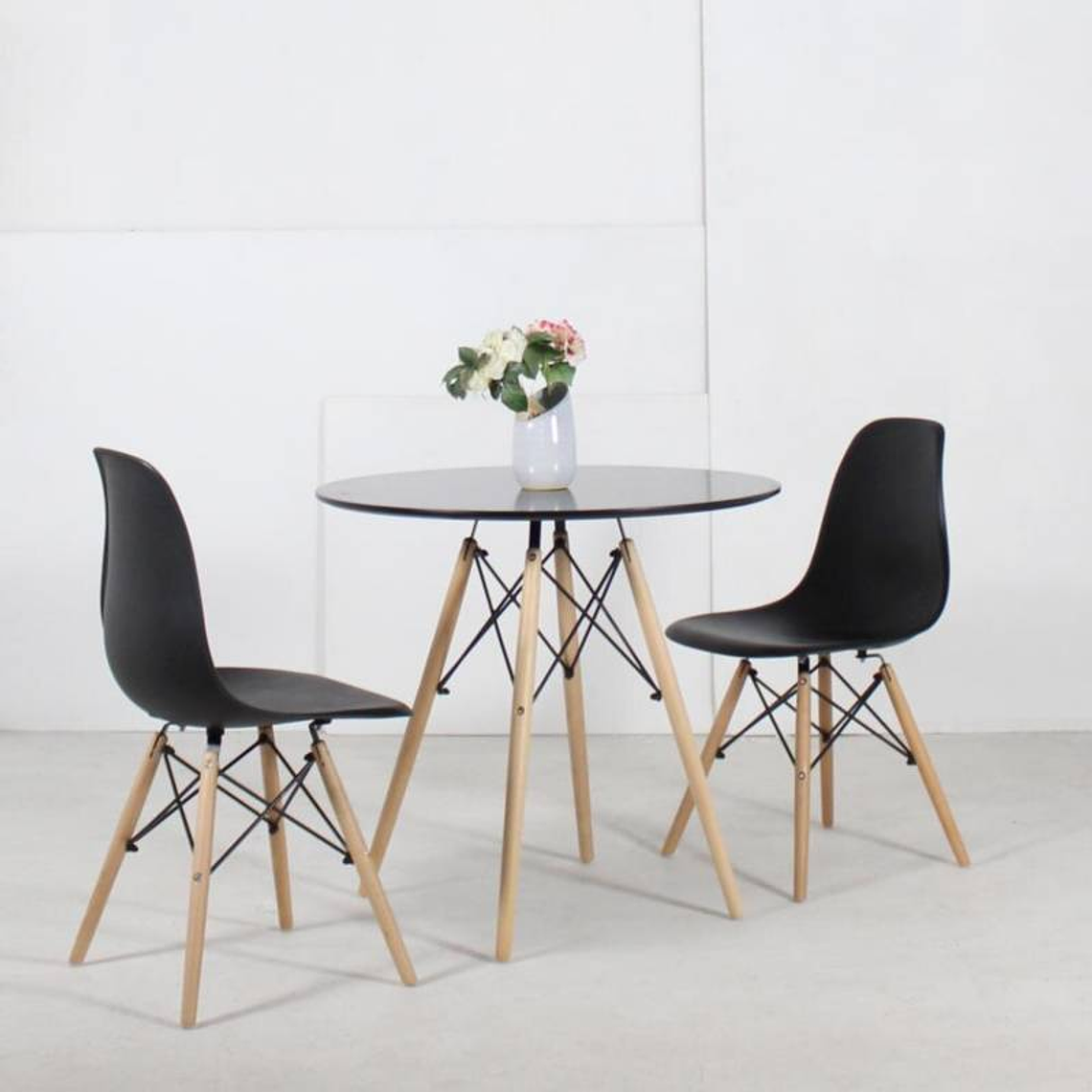 Comedor Argel redondo negro 80 cm con 2 Sillas Eames 1