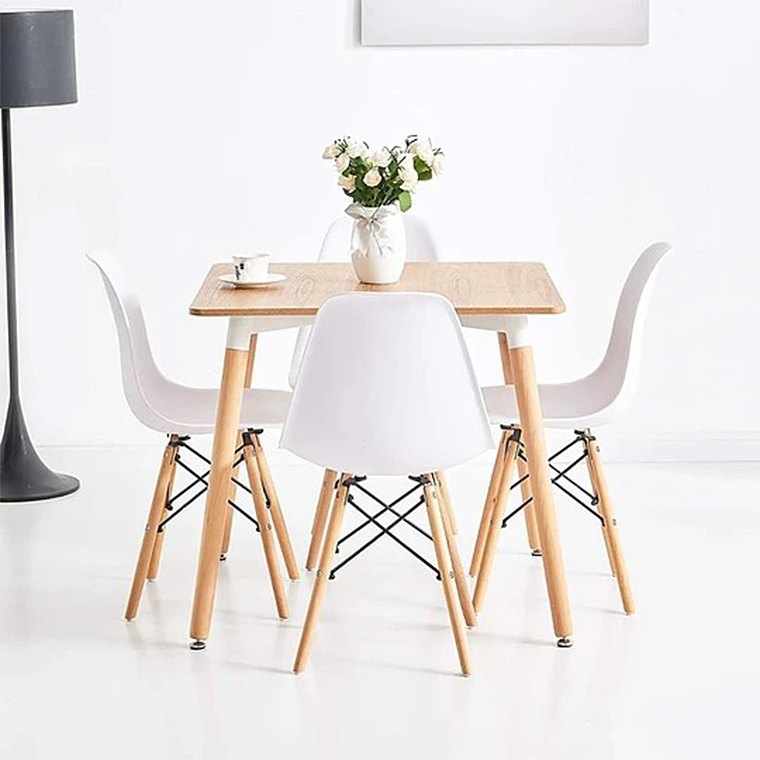 Comedor Gruyeres cuadrado madera con 4 sillas eames 1