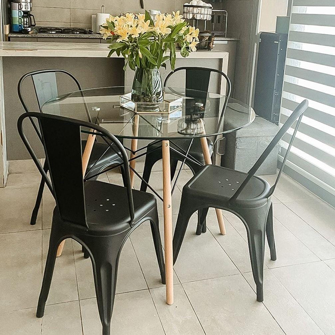 Comedor Kansas redondo vidrio 100 cm con 4 Sillas Tolix 1
