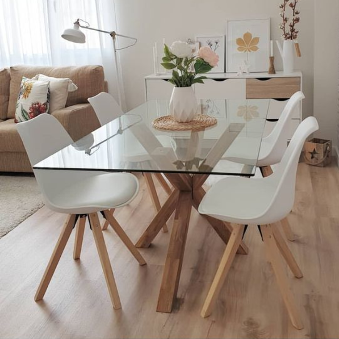 Comedor Larisa rectangular vidrio 140x80 cm con 4 Sillas tulip Artic 1