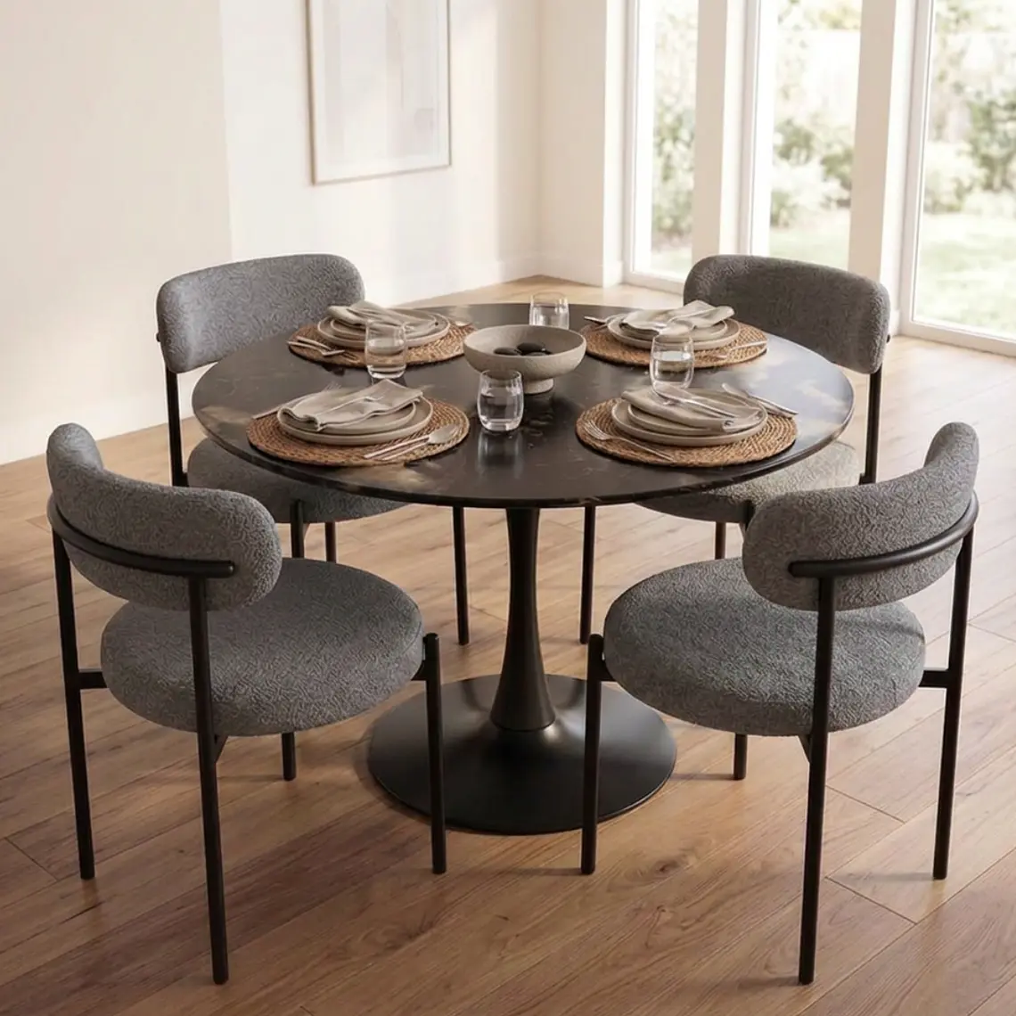 Comedor Mesa Tulip Mining Negra 80 cm con 4 Sillas Arpi Moon 1