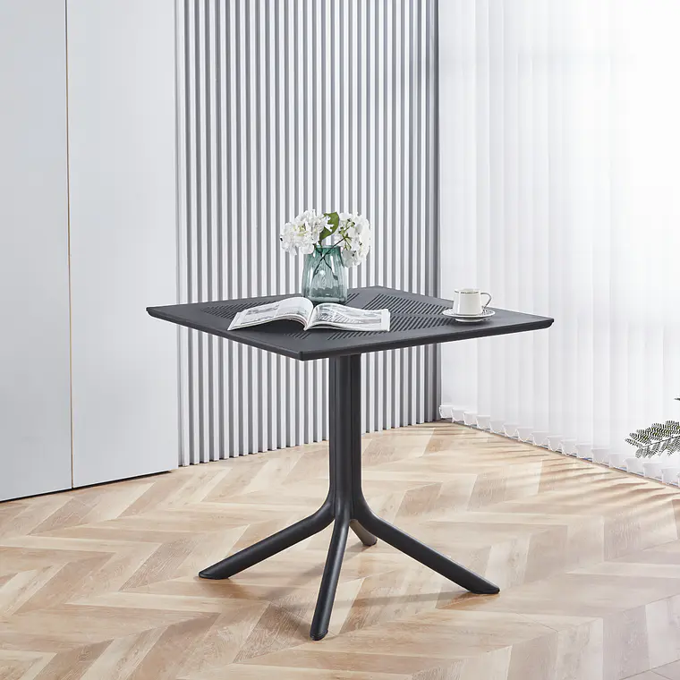 Comedor Mesa restaurant cafetería 80x80 cm con 4 Sillas Tolix Negras - Polipropileno 8