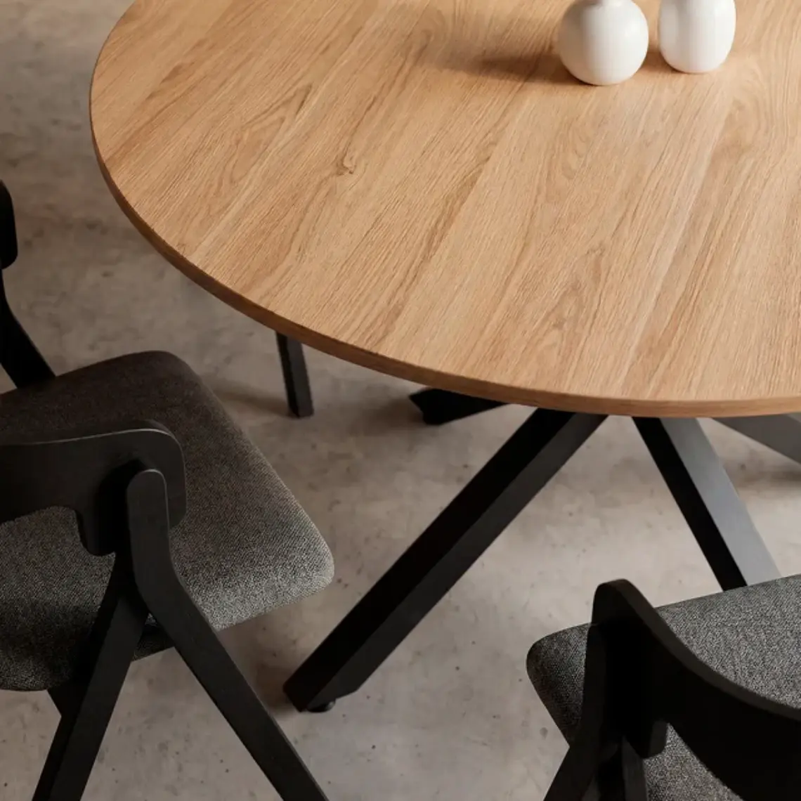 Comedor Mesa Asgard Rustik Black redondo 100 cm con 4 Sillas Ares Acolchadas Negras - Madera y Tela 2