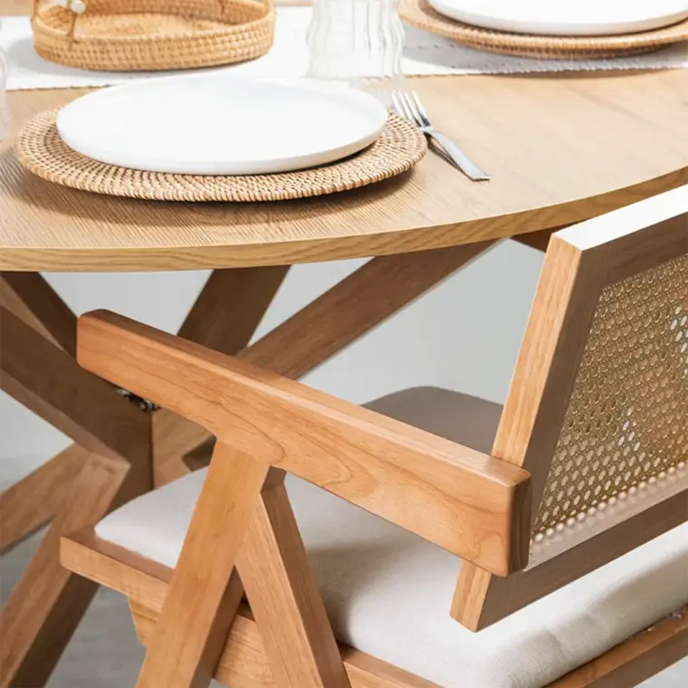 Comedor Mesa Asgard Rustik Wood redondo 100 cm con 4 Sillas Chandigarh Acolchadas Lino  2