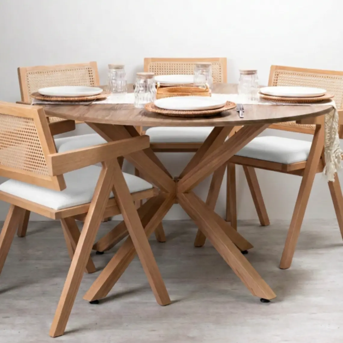 Comedor Mesa Asgard Rustik Wood redondo 120 cm con 4 Sillas Chandigarh Acolchadas Lino  1