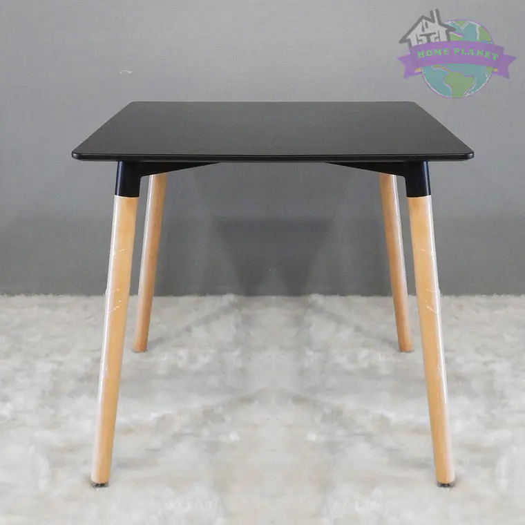 Comedor Mesa Eames Cuadrada Negra 80x80 cm con 4 Sillas Tolix asiento madera 3