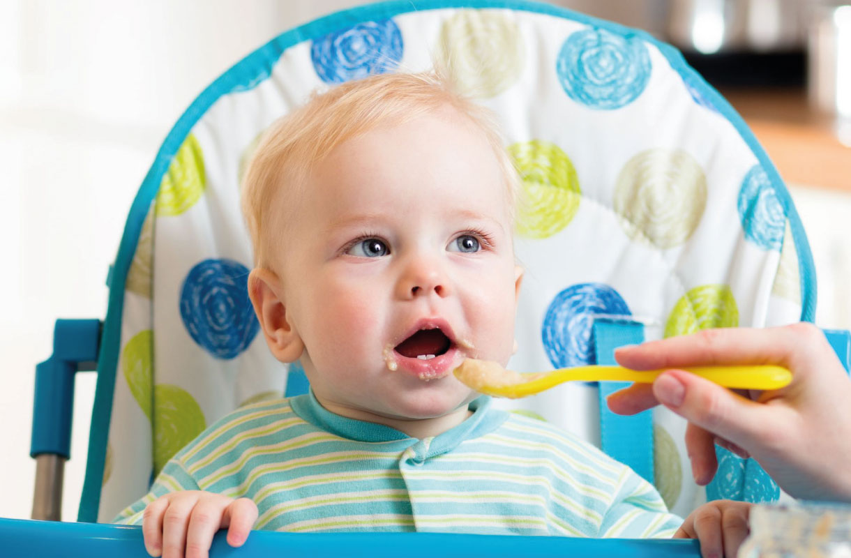 Cómo elegir la silla de comer correcta para mi bebé?