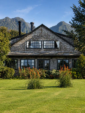 LODGE REÑIHUE TOMPKINS, Pronto