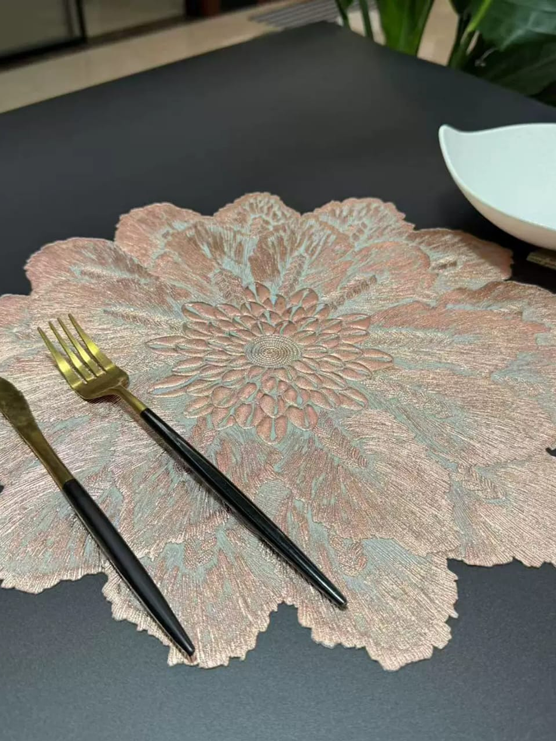 Set de 2 Individuales de Pvc, Modelo de Flor. 8