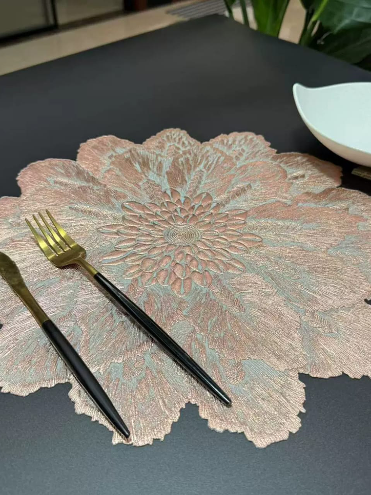 Set de 2 Individuales de Pvc, Modelo de Flor. 8