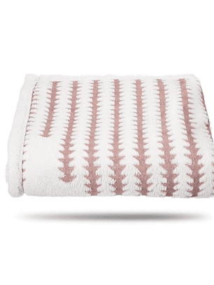 FRAZADA CON CHIPORRO, 1.5 PLAZA. COLOR ROSA PALO. DISEÑO GEOMETRICO