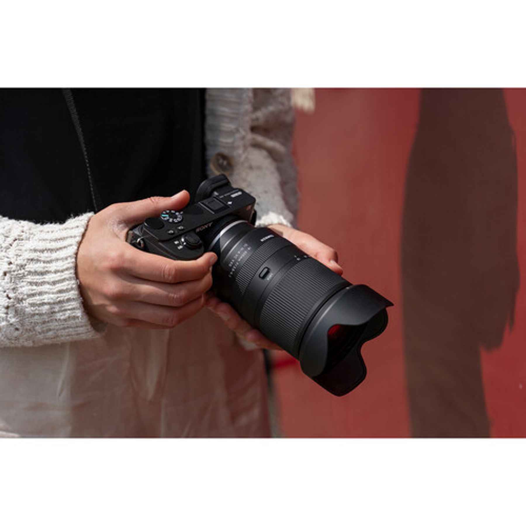 Tamron 18-300mm f/3.5-6.3 Di III-A VC VXD Lente para Mirrorless 