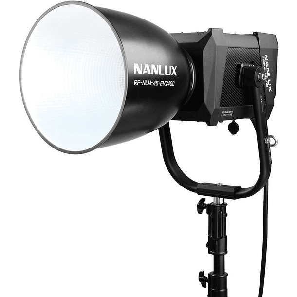 Nanlux Evoke 2400B Bi-Color LED Monolight Kit con Reflector 45° y Flight Case 3