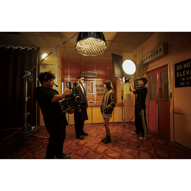 Zhiyun Cinepeer CX100 RGB Pocket Light 14