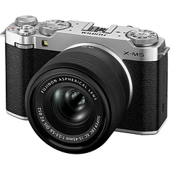 FUJIFILM X-M5 con lente XC 15-45mm f/3.5-5.6 (Silver)