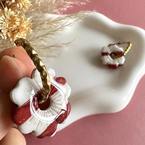 ❤️🌸 Flor Rayas Burdeo Charm