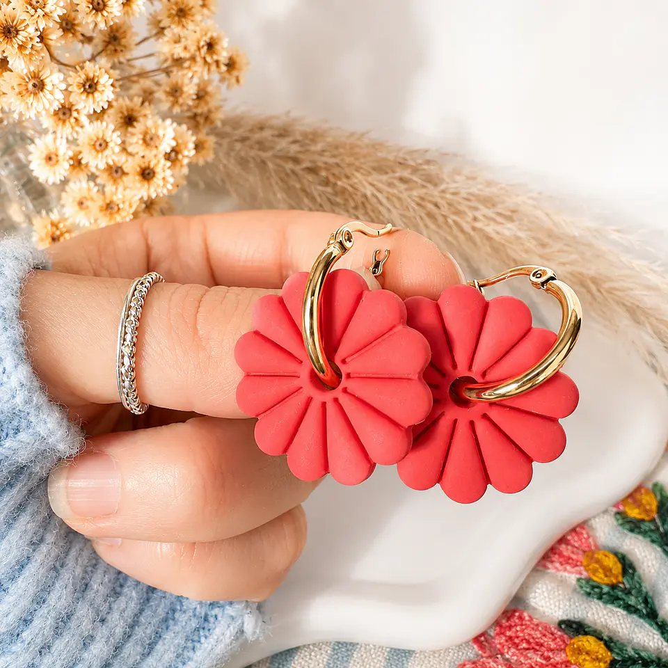 ❤️🌸 Aritos Flor Carmesí Charm 1