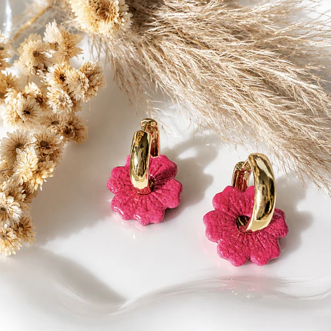 🌺✨ Aritos Flor Fucsia Brillante Charm