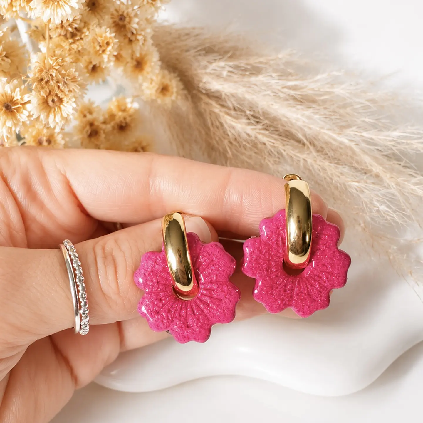 🌺✨ Aritos Flor Fucsia Brillante Charm 2