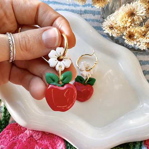 🍎 Aritos Flor & Manzana