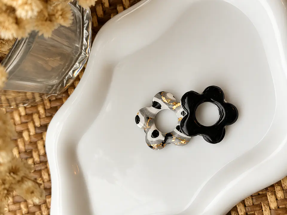 Charm Flor Monocroma 🖤 1