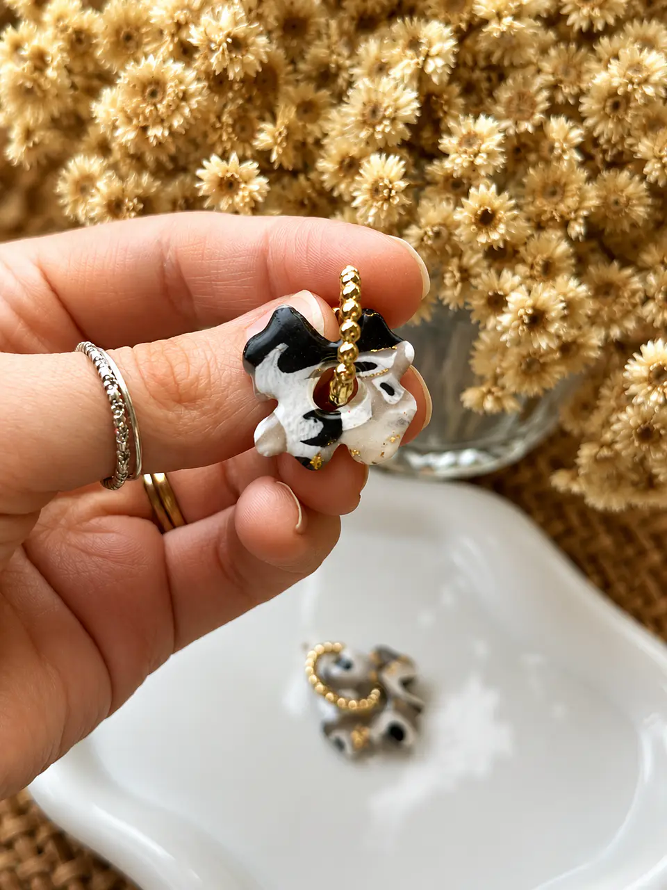 Charm Flor_Abril Monocroma 🖤 2
