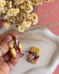 🌸 Charm Rectangular Camuflaje Mostaza y Burdeo 🌸 - Miniatura 2