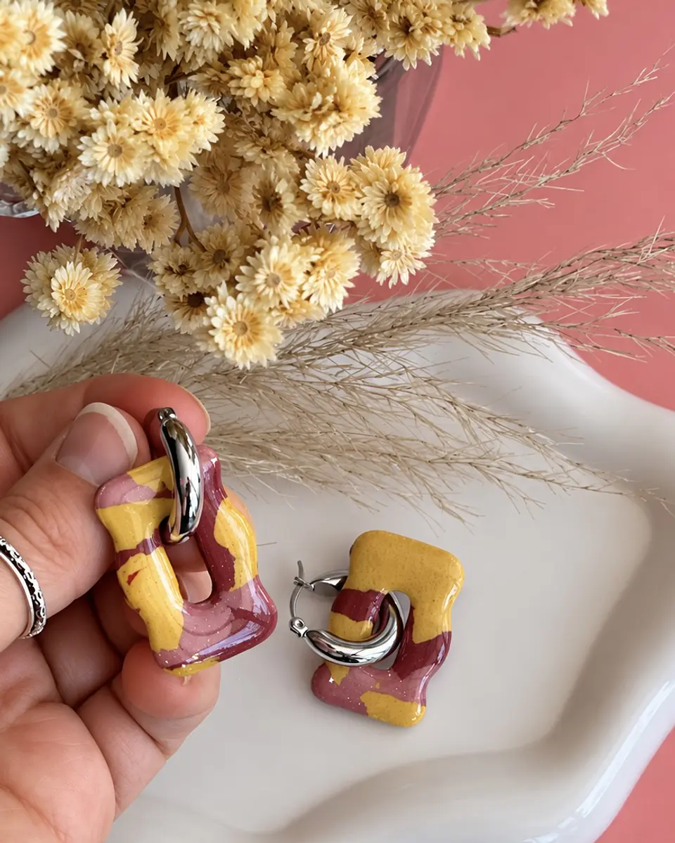 🌸 Charm Rectangular Camuflaje Mostaza y Burdeo 🌸 2